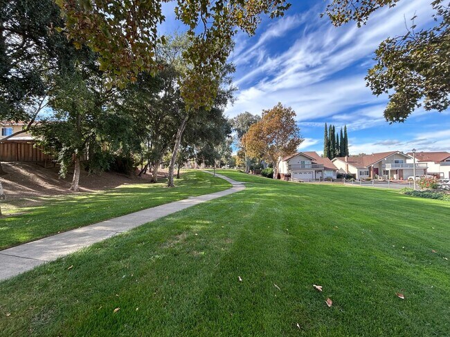 Building Photo - Sought after Concord Crossings Community 4...