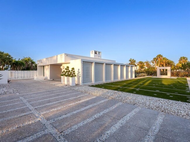 Building Photo - 7647 Sanderling Rd