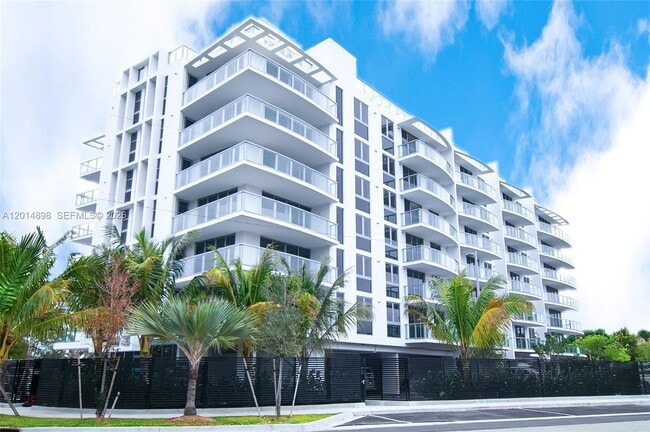 Building Photo - 13800 Highland Dr