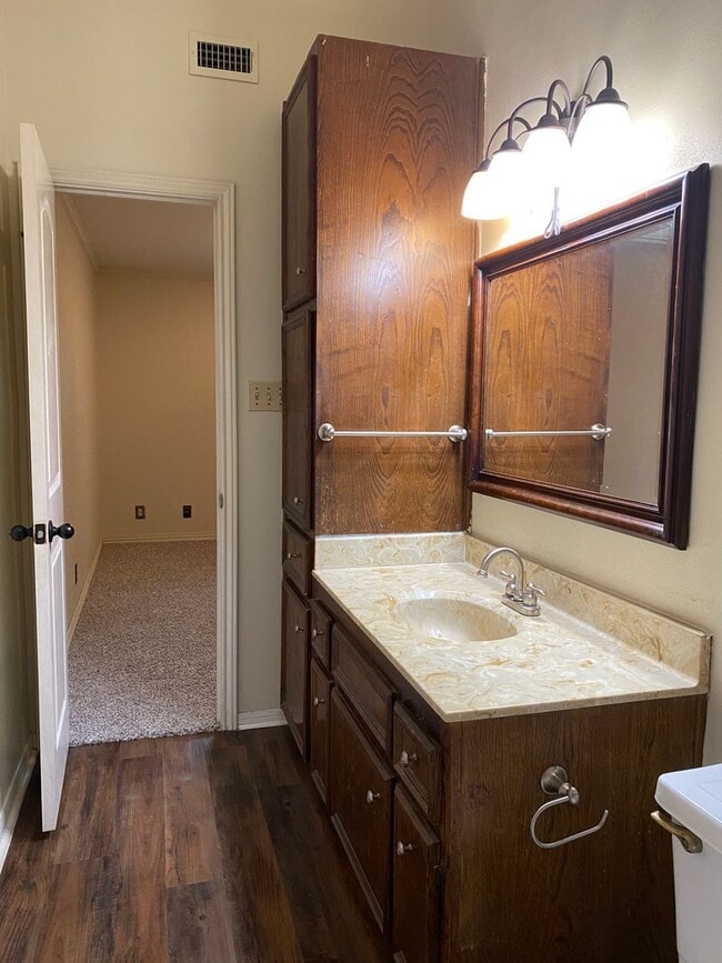 Building Photo - 3 BEDROOM, CORNER LOT