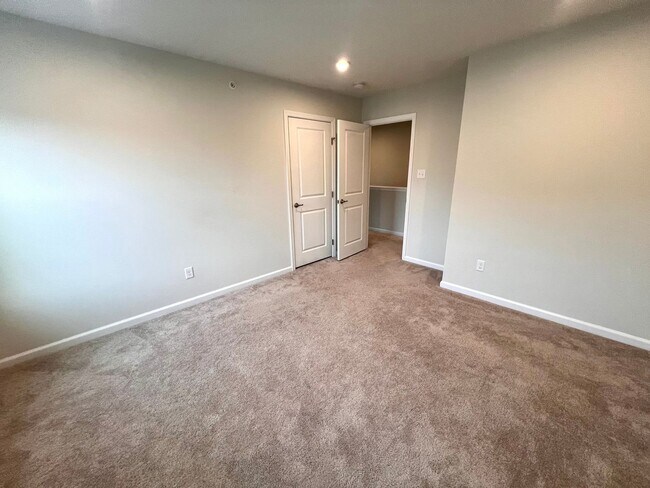 Building Photo - 3 Bed 3 Bath- Mars PA