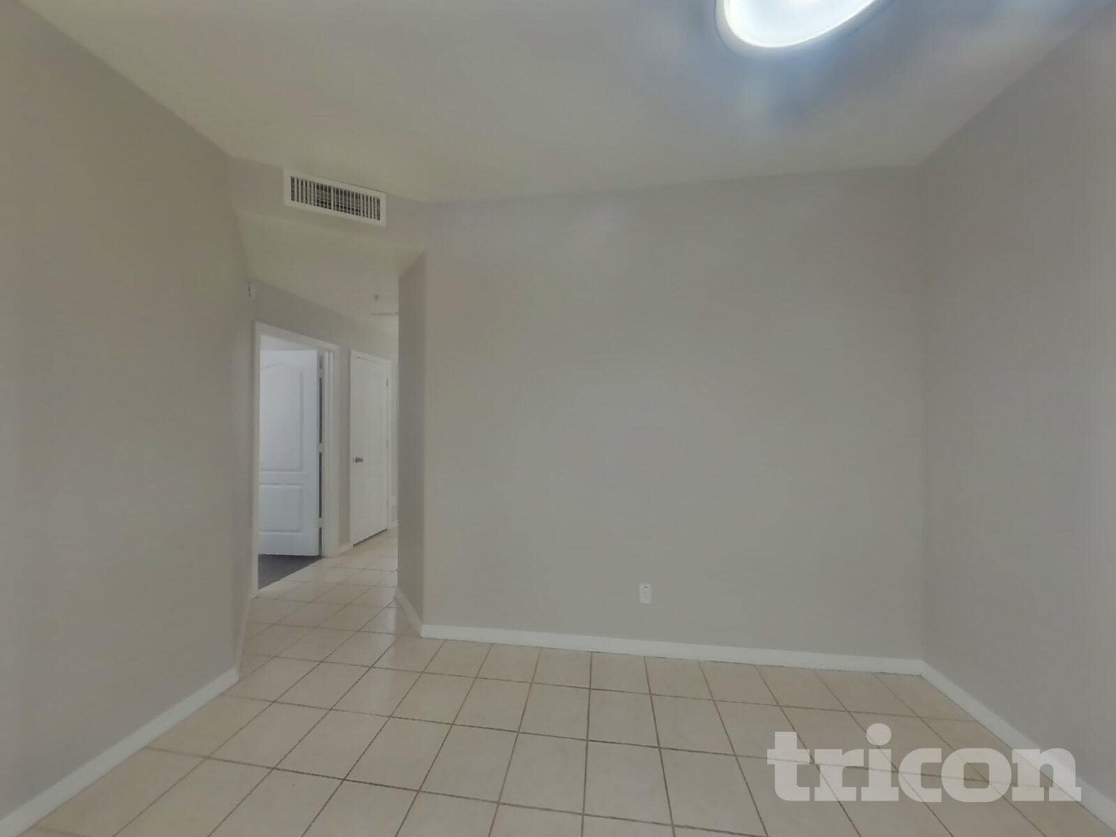 Building Photo - 1406 W Emerald Ave