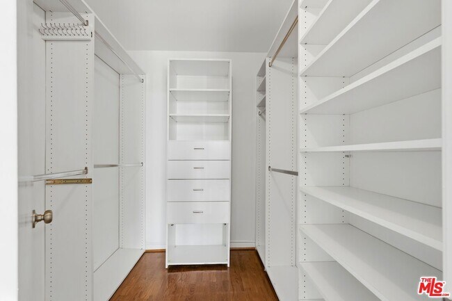 Building Photo - 10535 Wilshire Blvd