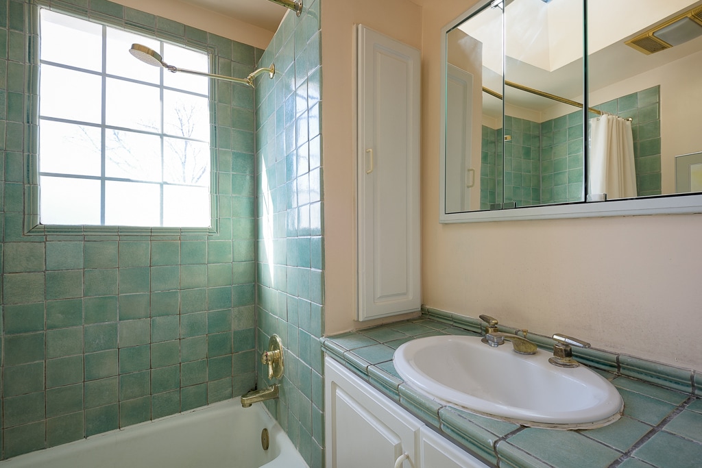 Building Photo - 1310 33rd St NW