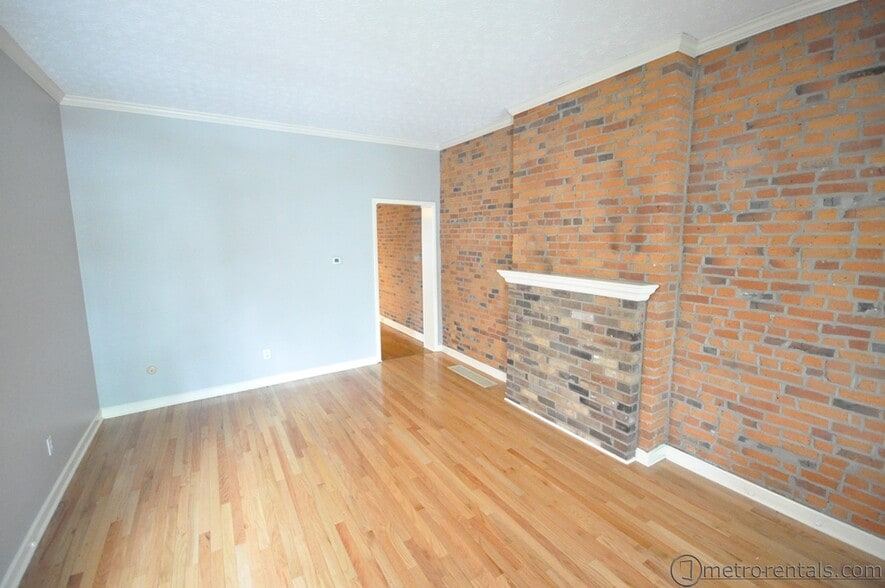 Building Photo - 820 Summit St