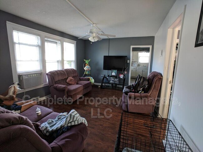 Building Photo - 213 E Main St