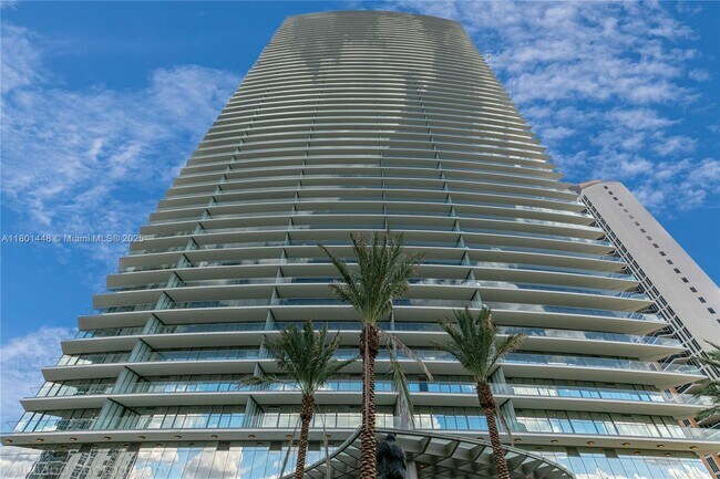 Building Photo - 18975 Collins Ave