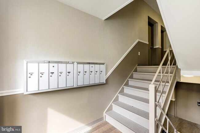 Building Photo - 10650 Weymouth St