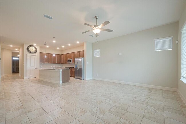 Building Photo - 402 Jolly Ginger Dr