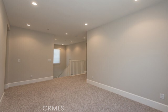 Building Photo - 152 Statura