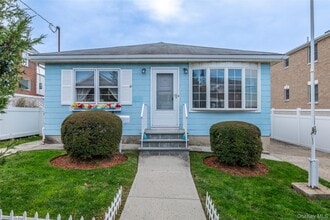 Building Photo - 10 Pell Pl