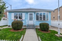 Building Photo - 10 Pell Pl