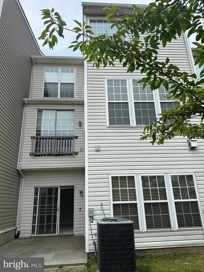 Building Photo - 45760 Smoketree Terrace