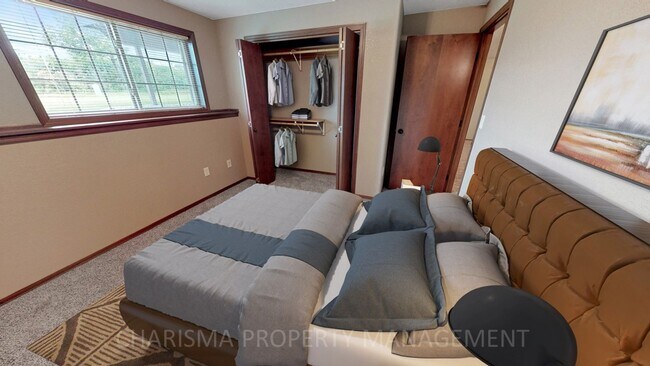 Building Photo - SPACIOUS AND AMENITY FILLED 3 BD, 2.5 BA T...