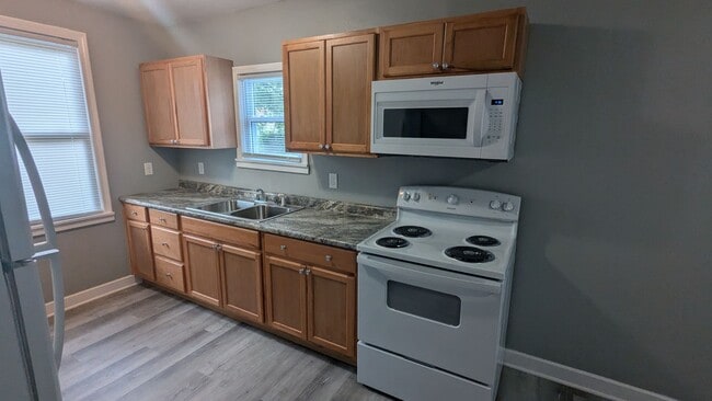 Building Photo - 2 bedroom, 1 bath house
