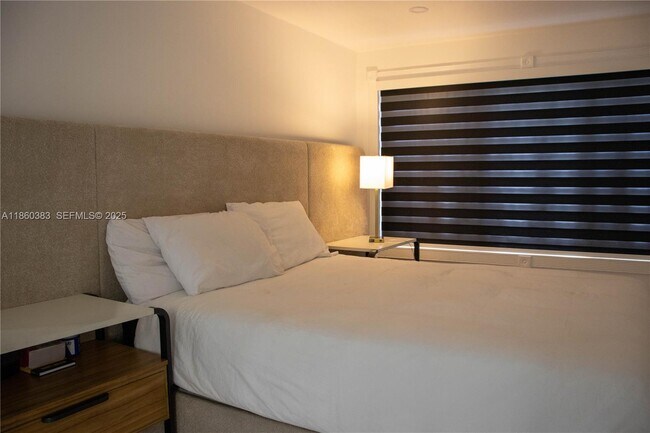 Building Photo - 295 NE 150th St