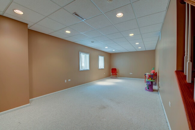 Building Photo - 860 Spring Creek Cir