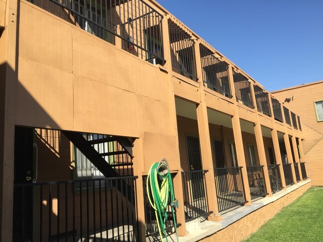 Building Photo - 1519 Obispo Ave