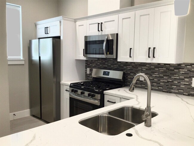 Building Photo - 2109 Marnel Rd