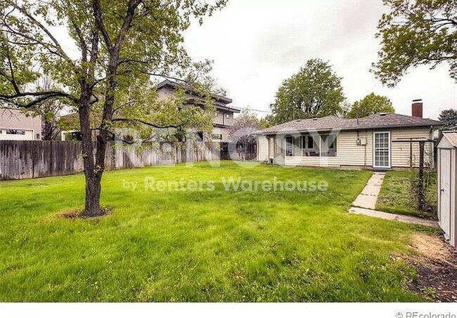 Building Photo - 3030 S Bellaire St