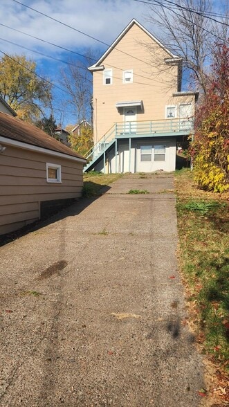 Building Photo - 2108 W 5th St