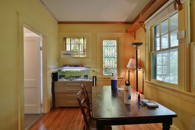 Building Photo - Highly Sought After OSU 6 Bedroom House Iuka Ravine with 2 new bathrooms and free off-street parking