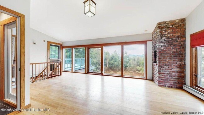 Building Photo - 376 Abbey Rd