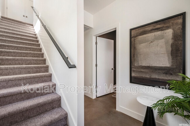 Building Photo - 765 N 400 W