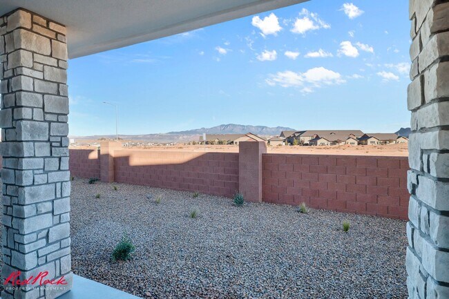 Building Photo - 1037 E Malibu Ln