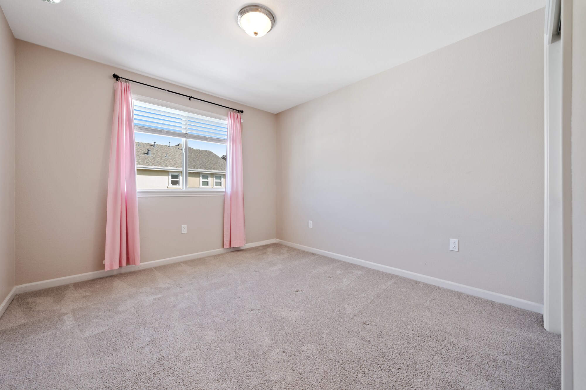 Building Photo - 16523 Alexander Ln