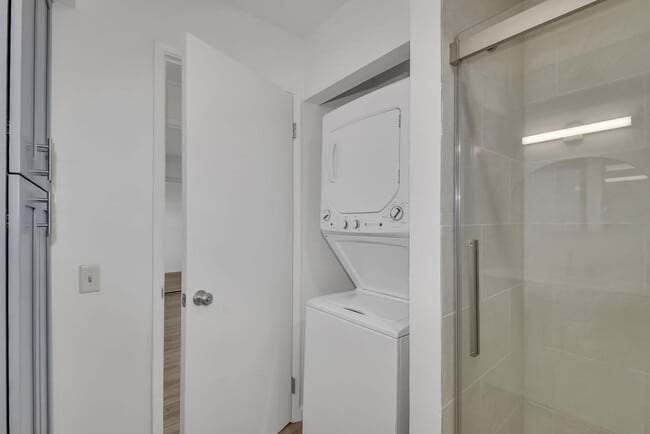 Building Photo - Fairway Terrace 2 bed 2 bath ground floor ...