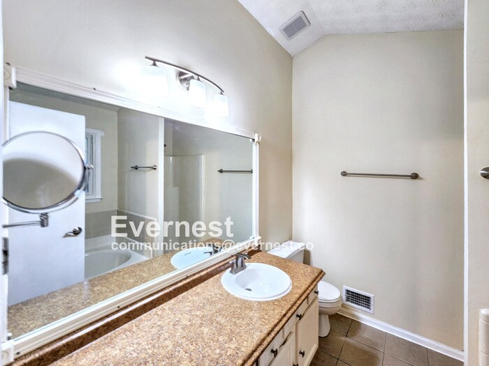 Building Photo - 2047 Arbor Forest Dr SW