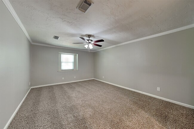 Building Photo - 25402 Elm Creek Dr