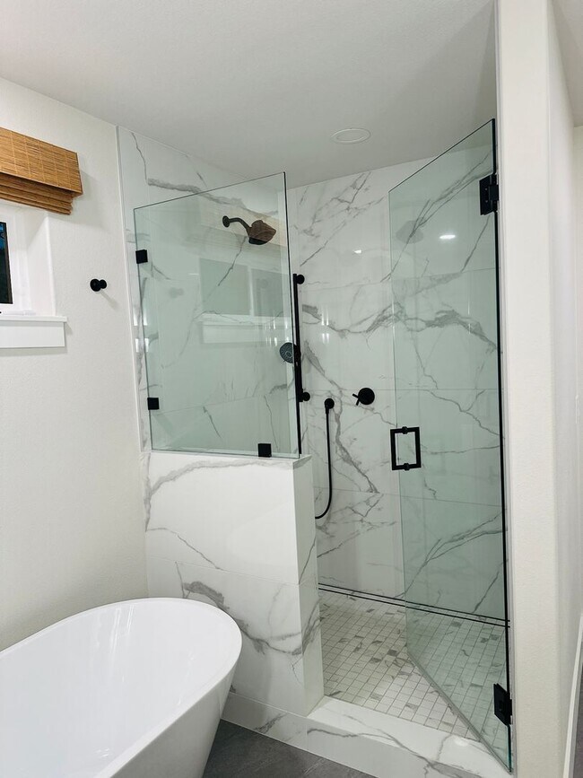 Building Photo - Gorgeous Custom Camas Home