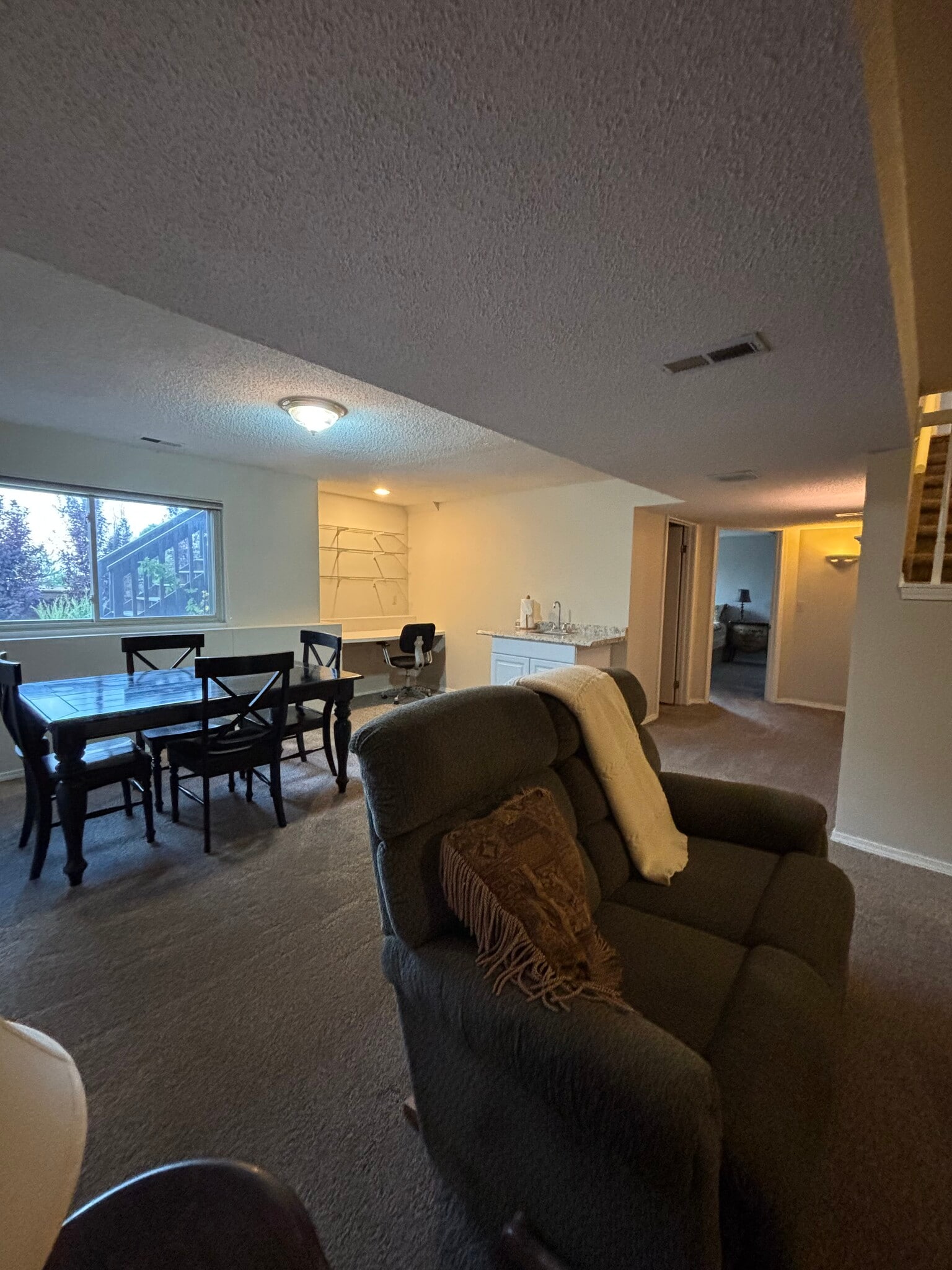 Built in desk and wet bar - 3425 Birnamwood Dr