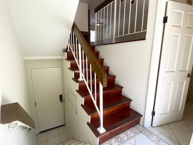 Building Photo - 3-Bedroom Townhome in Prime Calabasas Location