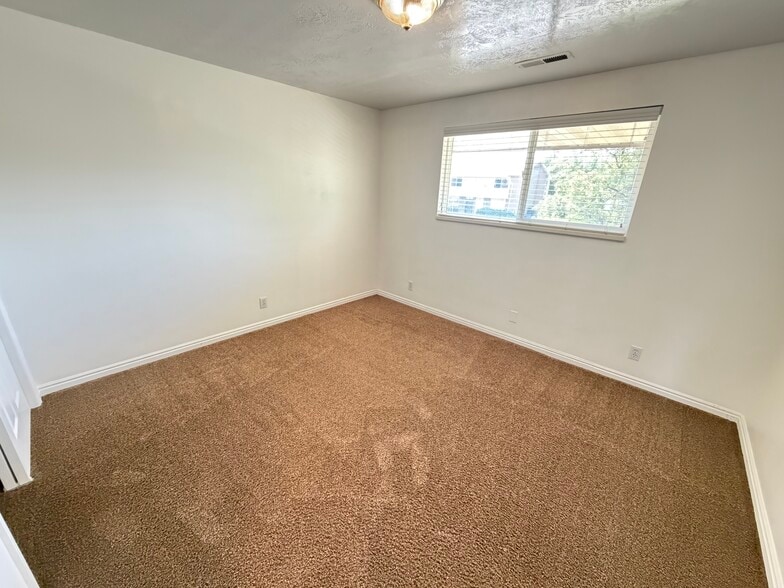 Building Photo - 367 E 1500 S