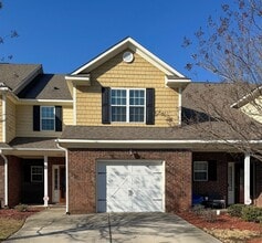 Building Photo - Lovely 3 Bed 2.5 Bath Home with Community Amenities