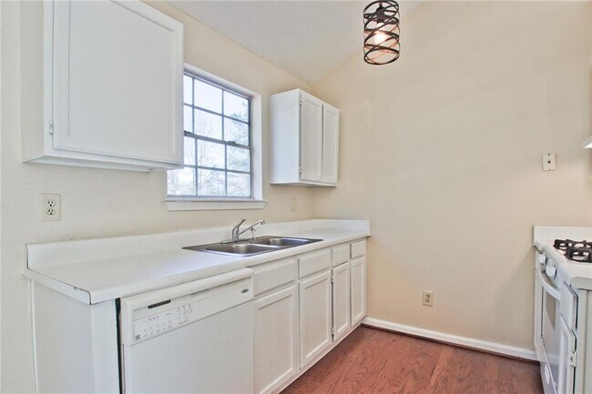 Building Photo - 3657 River Ridge Ct