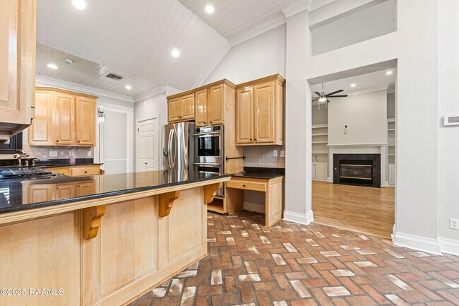 Building Photo - 408 Gordon Crockett Dr