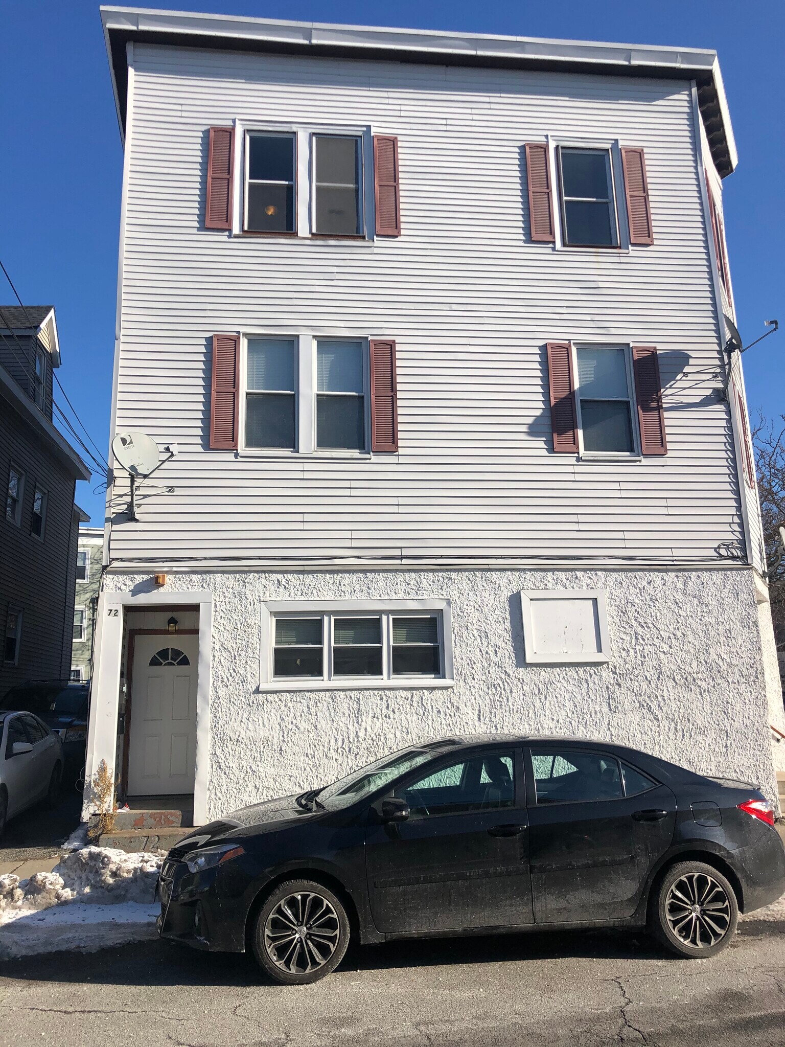 Building Photo - 70 Linden St