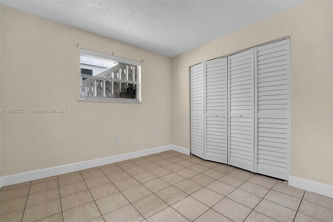 Building Photo - 17255 SW 95th Ave