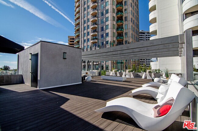 Building Photo - 10563 Ashton Ave