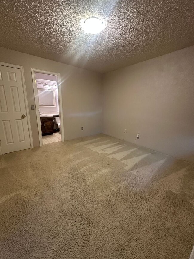 Building Photo - 2 bedroom Condo nearby Cherry Creek