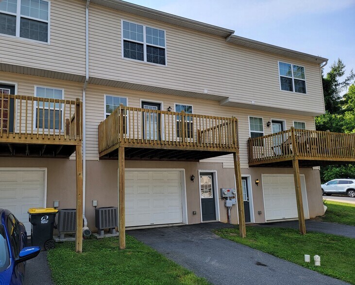 Building Photo - 118 Park Place Cir