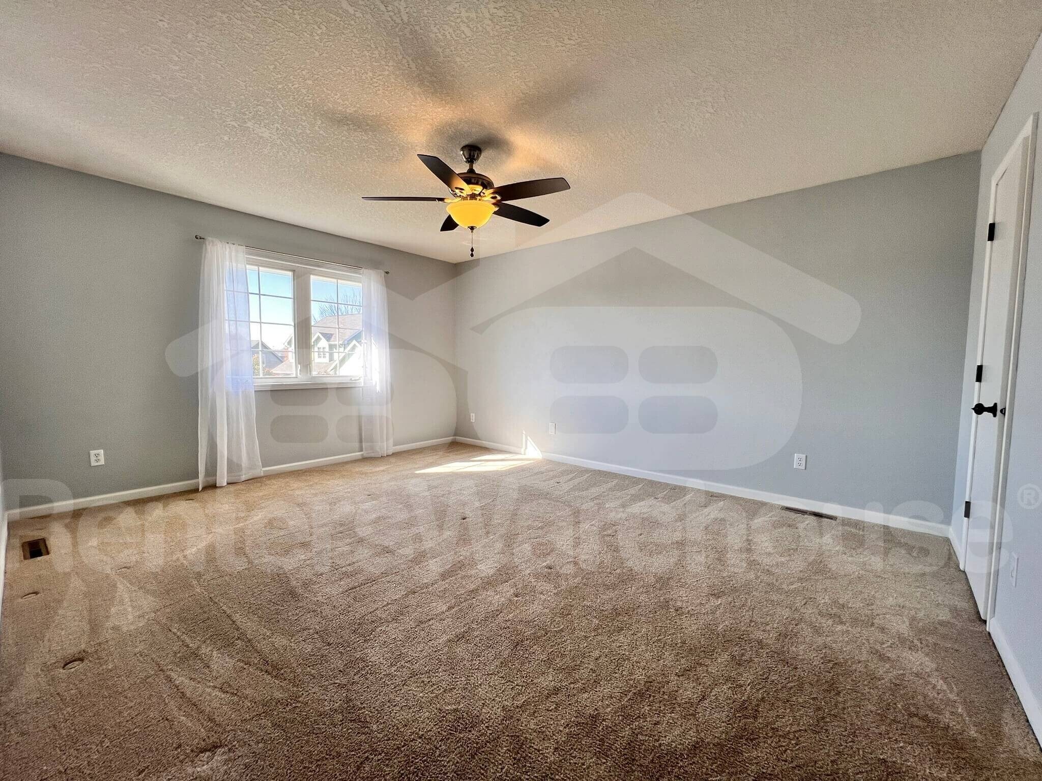 Building Photo - 1709 NE Sherman Ct