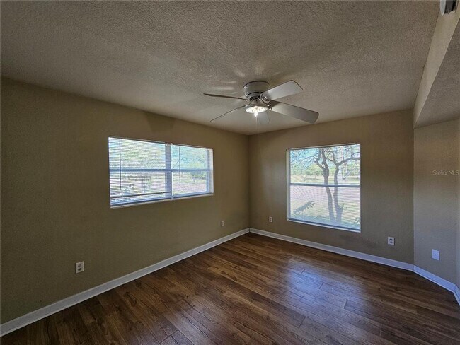 Building Photo - 1365 Drew St