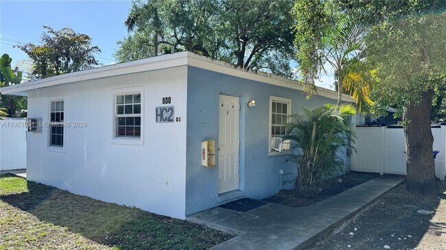 Building Photo - 800 SE 15th St