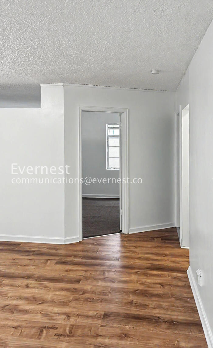 Building Photo - 135 Mathews St