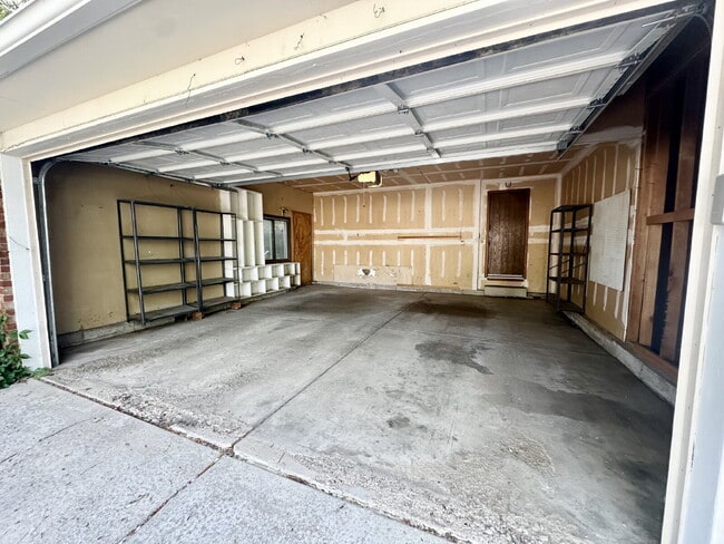 Building Photo - "Spacious 4-Bedroom Retreat with 2.5 Baths...